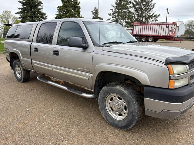 Image of Chevrolet 2500HD equipment image 2