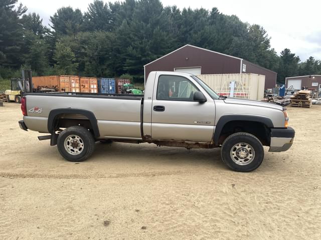 Image of Chevrolet 2500HD equipment image 3