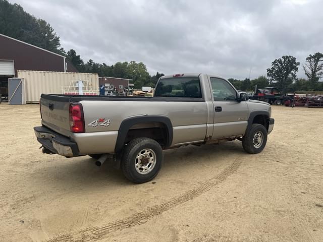 Image of Chevrolet 2500HD equipment image 4