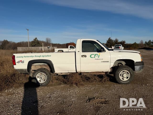 Image of Chevrolet 2500HD equipment image 4