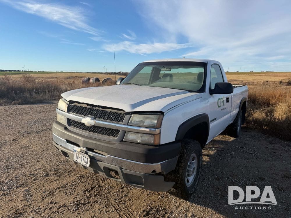 2003 Chevrolet 2500HD Equipment Image0