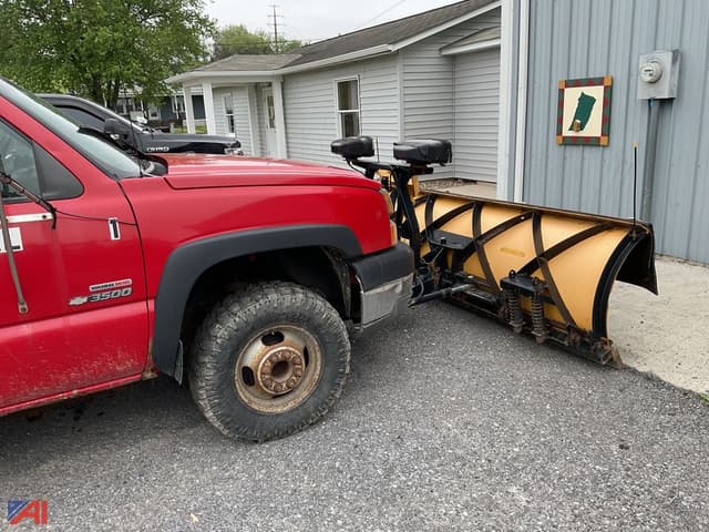 Image of Chevrolet 3500 equipment image 3