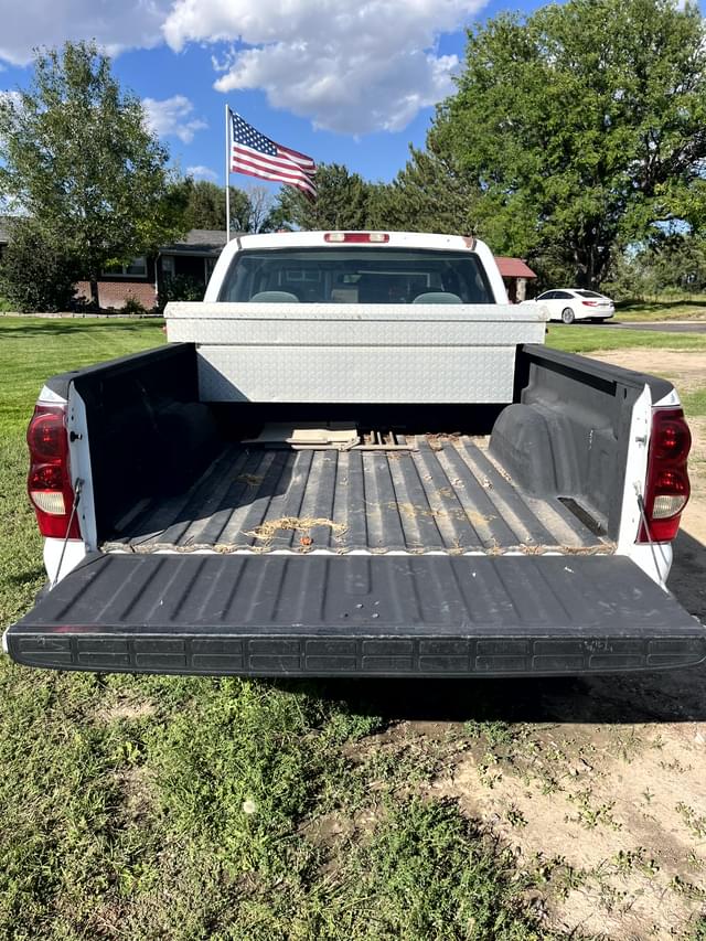 Image of Chevrolet Silverado equipment image 2