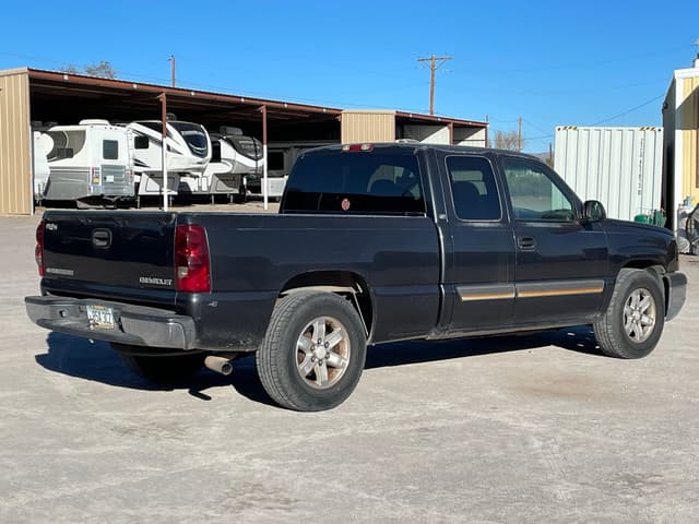 Image of Chevrolet Silverado equipment image 4