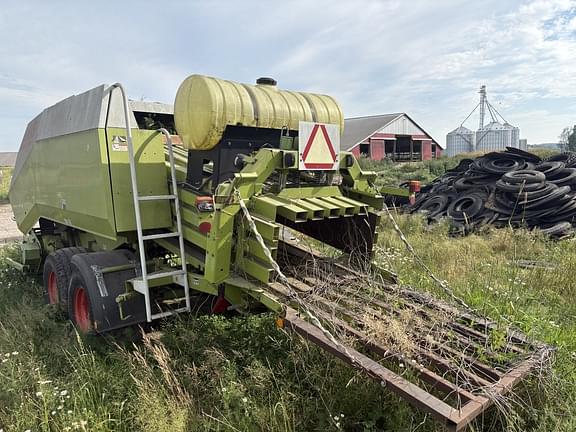Image of CLAAS Quadrant 2200 equipment image 4