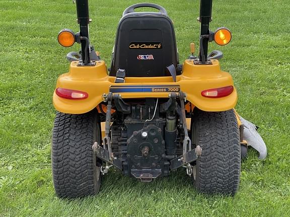 Image of Cub Cadet 7252 equipment image 4