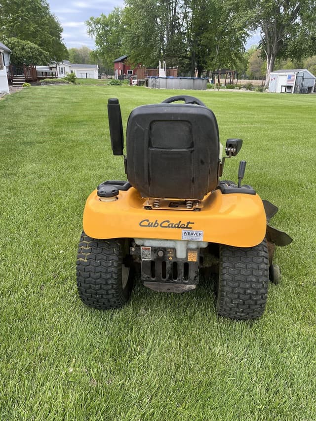 Image of Cub Cadet GT 2000 equipment image 2