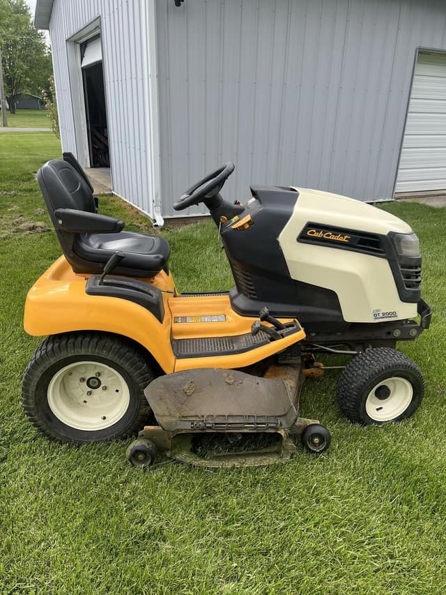 Image of Cub Cadet GT 2000 equipment image 3