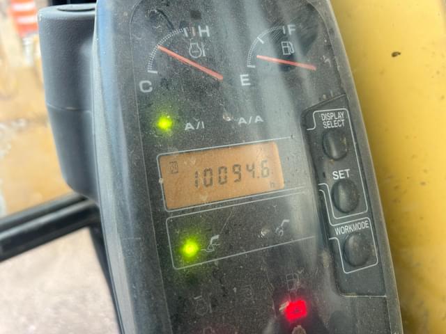 Image of John Deere 200C LC equipment image 2