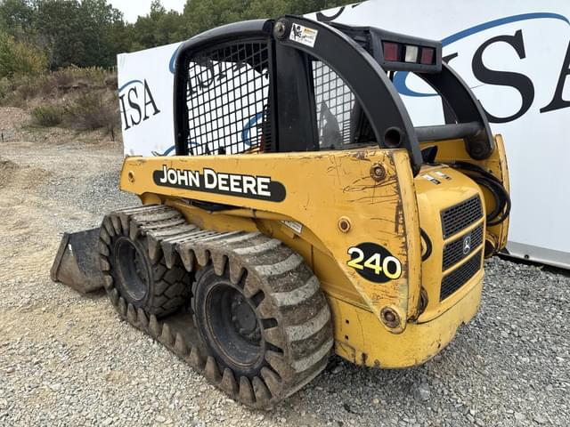 Image of John Deere 240 equipment image 2