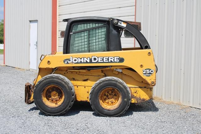 Image of John Deere 250 Series II equipment image 1