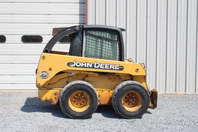 Image of John Deere 250 Series II equipment image 4