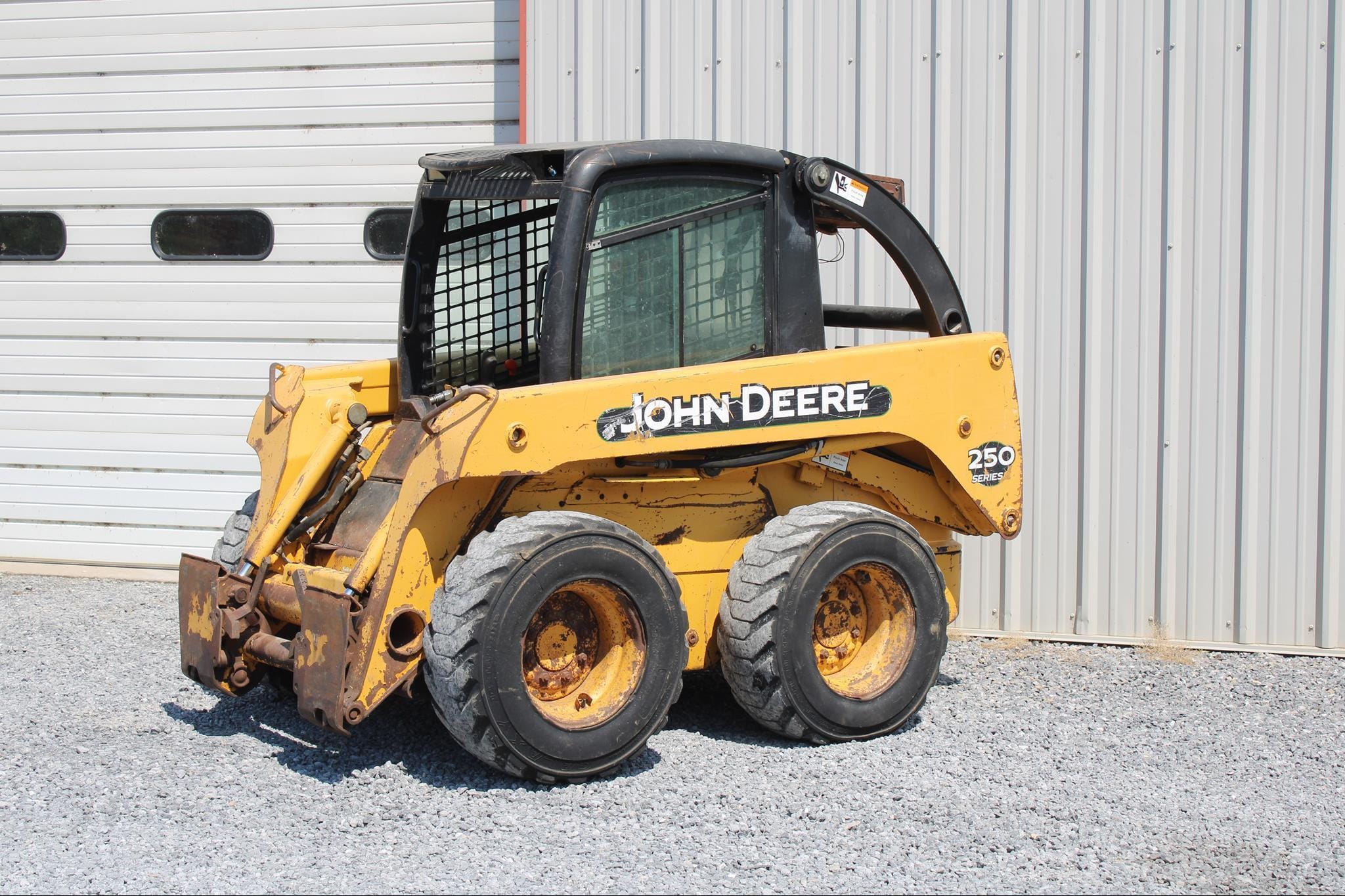 2003 John Deere 250 Series II Equipment Image0