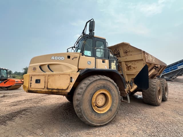 Image of John Deere 400D equipment image 1
