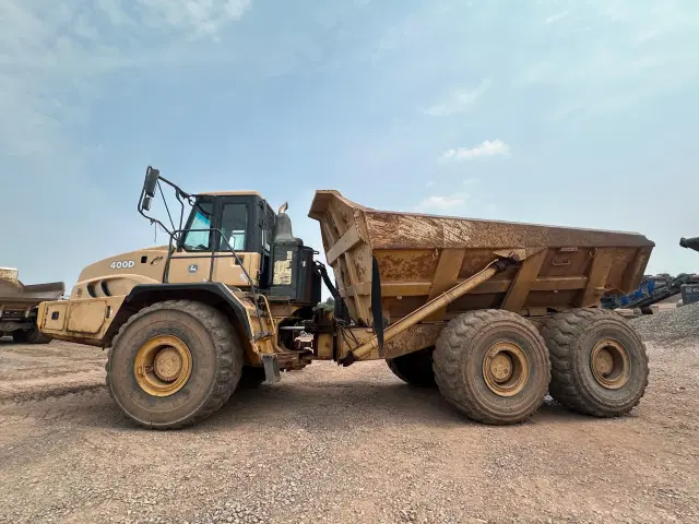 Image of John Deere 400D equipment image 4