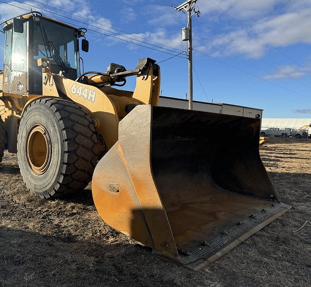 Image of John Deere 644H equipment image 4