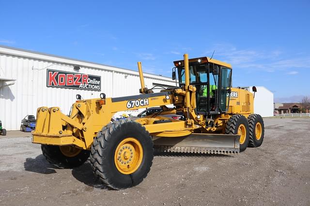 Image of John Deere 670CH equipment image 4