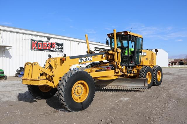 Image of John Deere 670CH equipment image 3