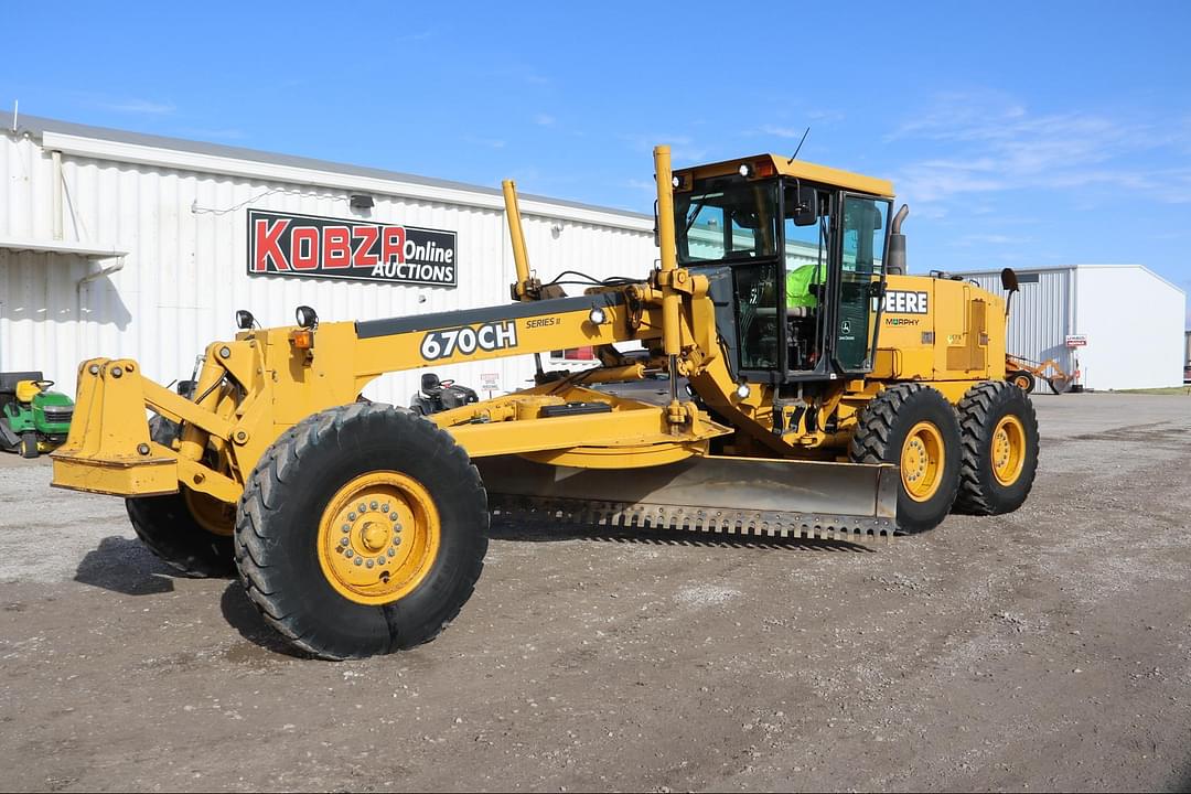 Image of John Deere 670CH Primary image