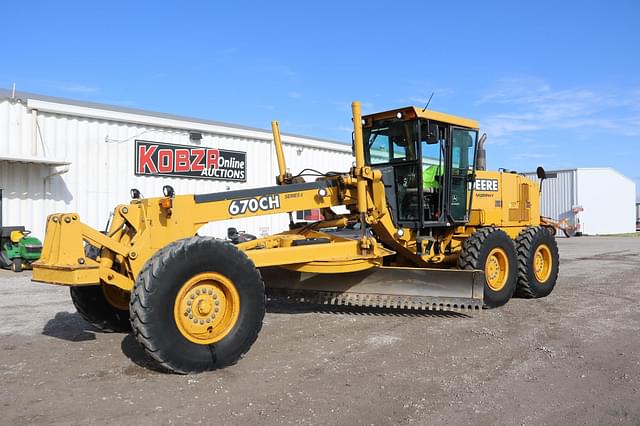 Image of John Deere 670CH equipment image 1