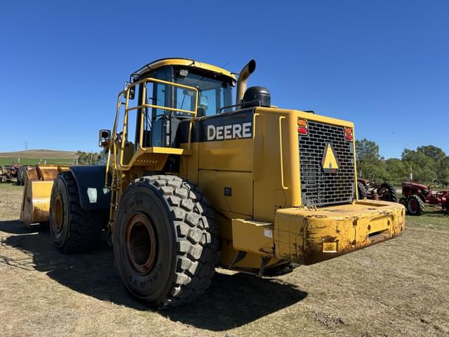 Image of John Deere 824J equipment image 4