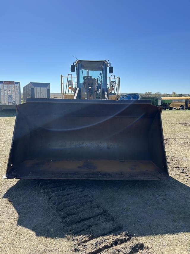 Image of John Deere 824J equipment image 1