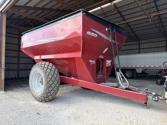 2003 Demco 650 Equipment Image0