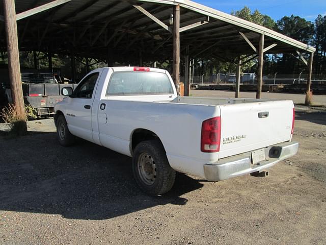 Image of Dodge Ram 2500 equipment image 2