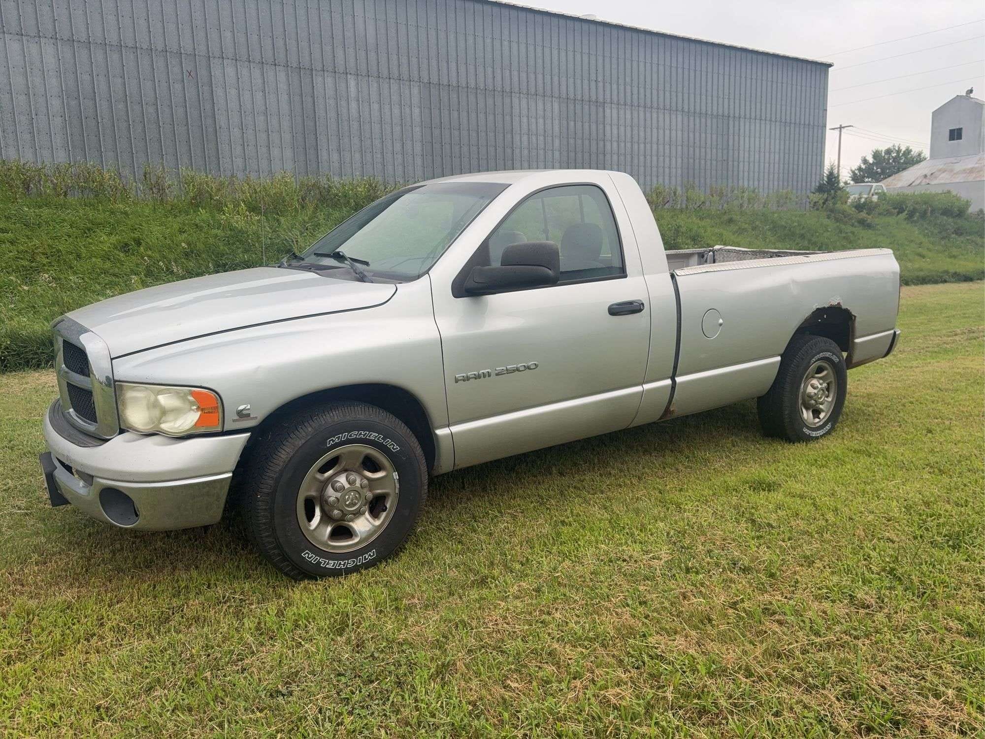 2003 Dodge Ram 2500 Equipment Image0