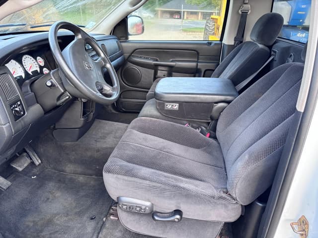 Image of Dodge Ram 1500 equipment image 4