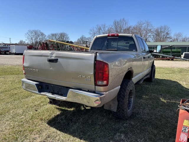 Image of Dodge Ram 2500 equipment image 3