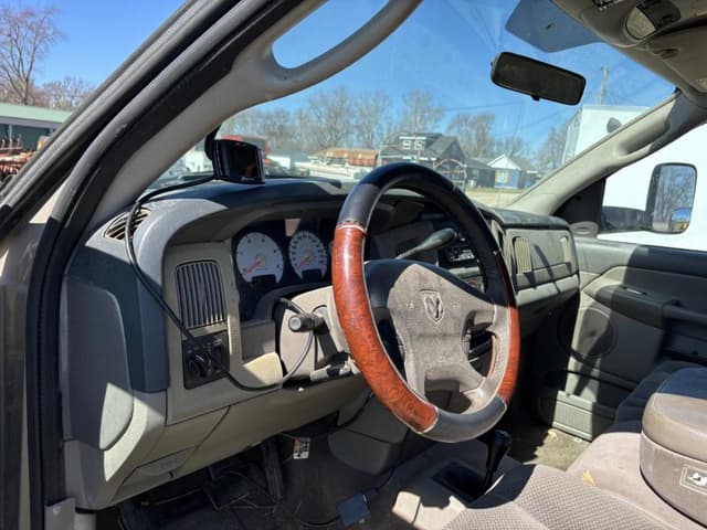 Image of Dodge Ram 2500 equipment image 4