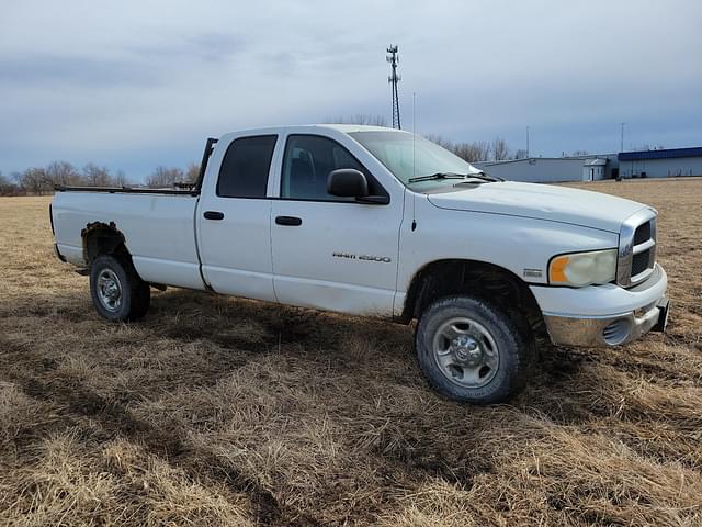 Image of Dodge Ram 2500HD equipment image 2