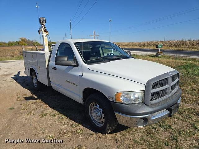 Image of Dodge Ram 2500 equipment image 2