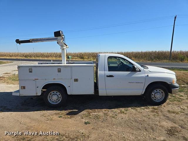 Image of Dodge Ram 2500 equipment image 3