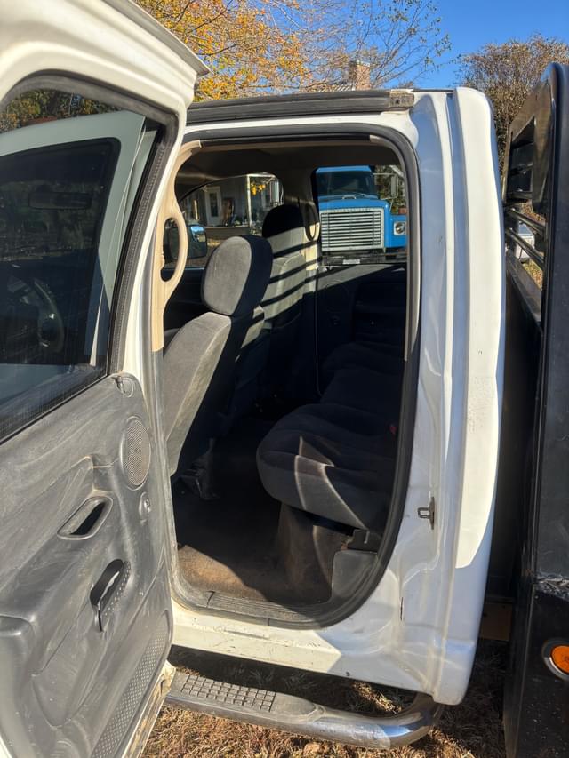 Image of Dodge Ram 3500 equipment image 4