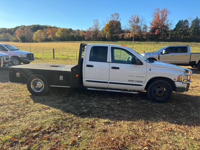 Image of Dodge Ram 3500 equipment image 2