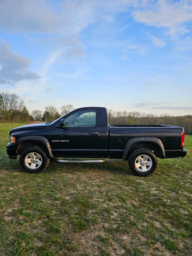 Image of Dodge Ram 1500 equipment image 2