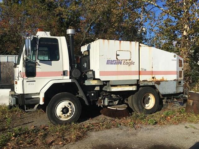 Image of Elgin F Series Eagle Street Sweeper equipment image 4