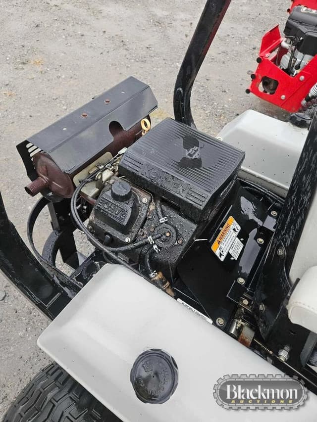 Image of Exmark Lazer Z equipment image 2