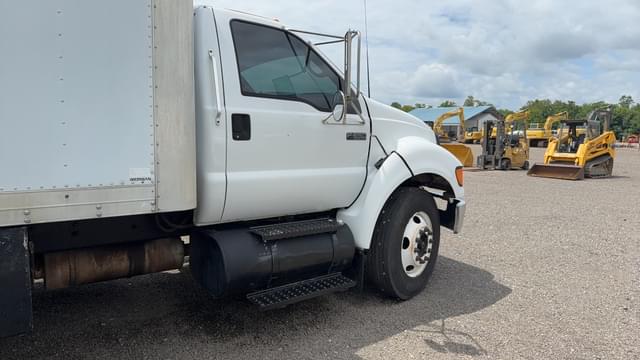 Image of Ford F-650 equipment image 3