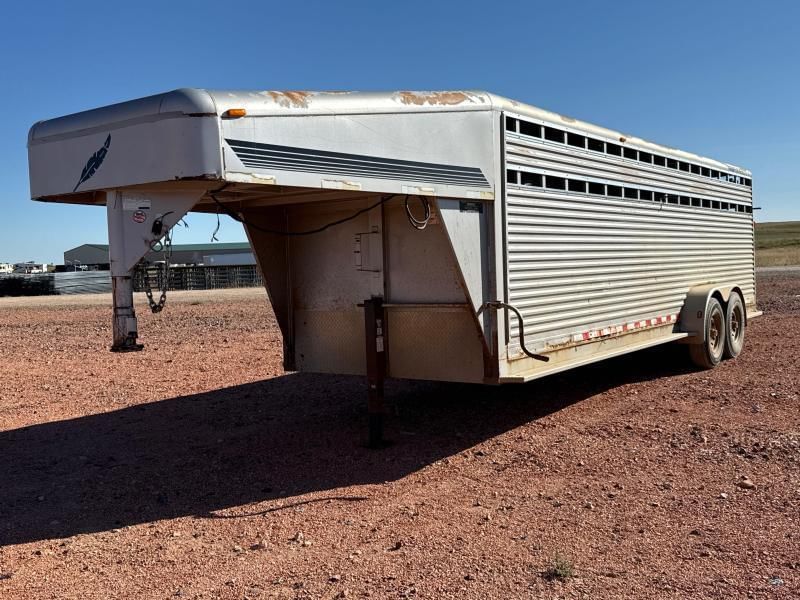 2003 Featherlite 5320 Equipment Image0