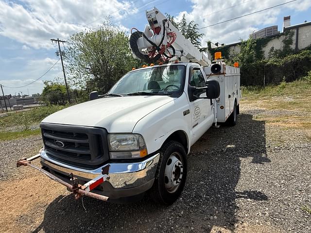 Image of Ford F-550 equipment image 2