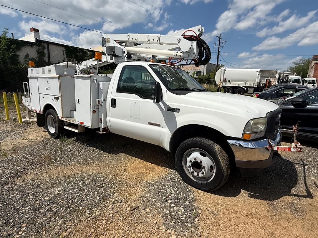 Image of Ford F-550 Primary image