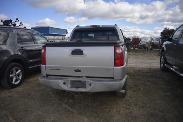 Image of Ford Explorer Sport Trac equipment image 3