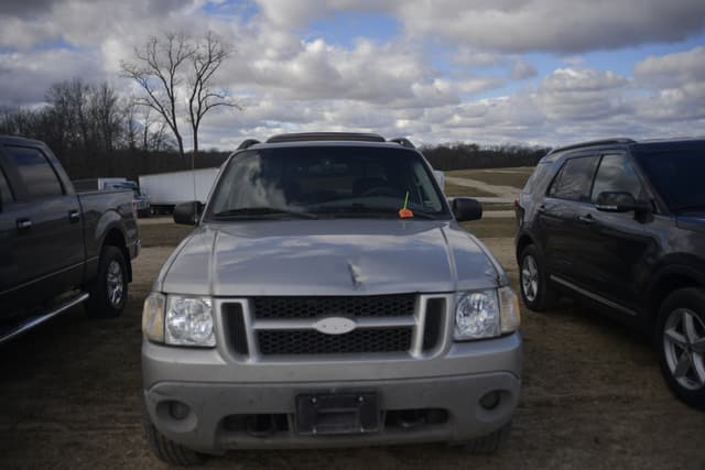 Image of Ford Explorer Sport Trac equipment image 1