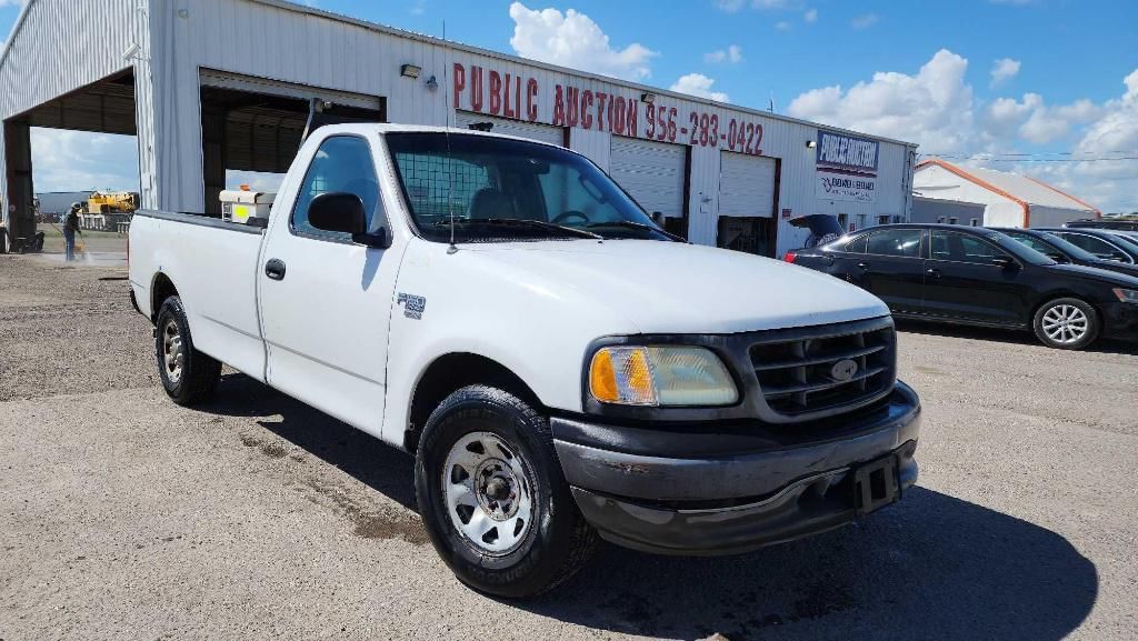 2003 Ford F-150 Equipment Image0