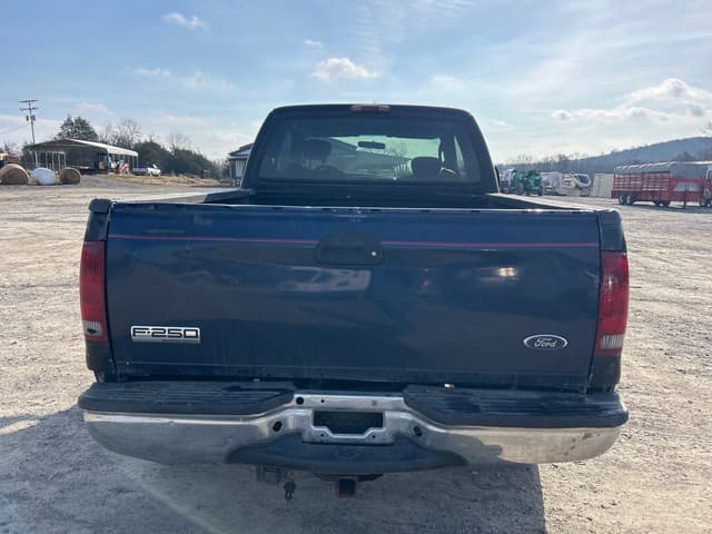 Image of Ford F-250 equipment image 4