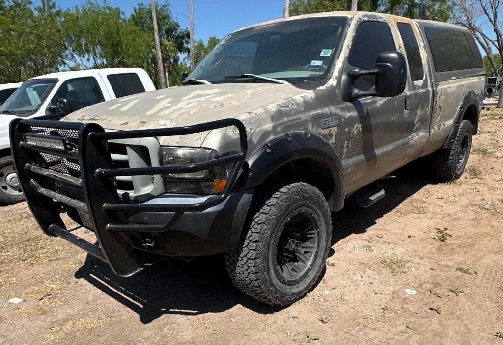 2003 Ford F-250 Equipment Image0