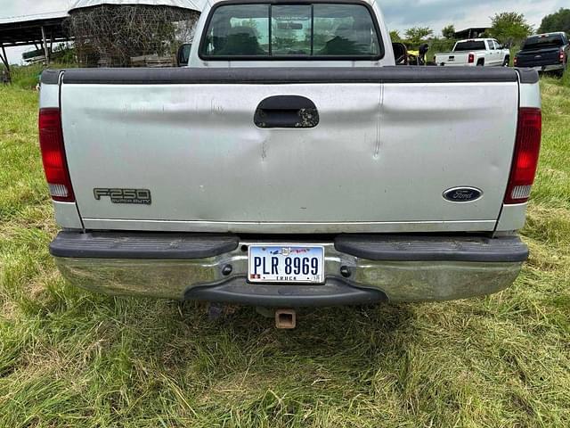 Image of Ford F-250 equipment image 4